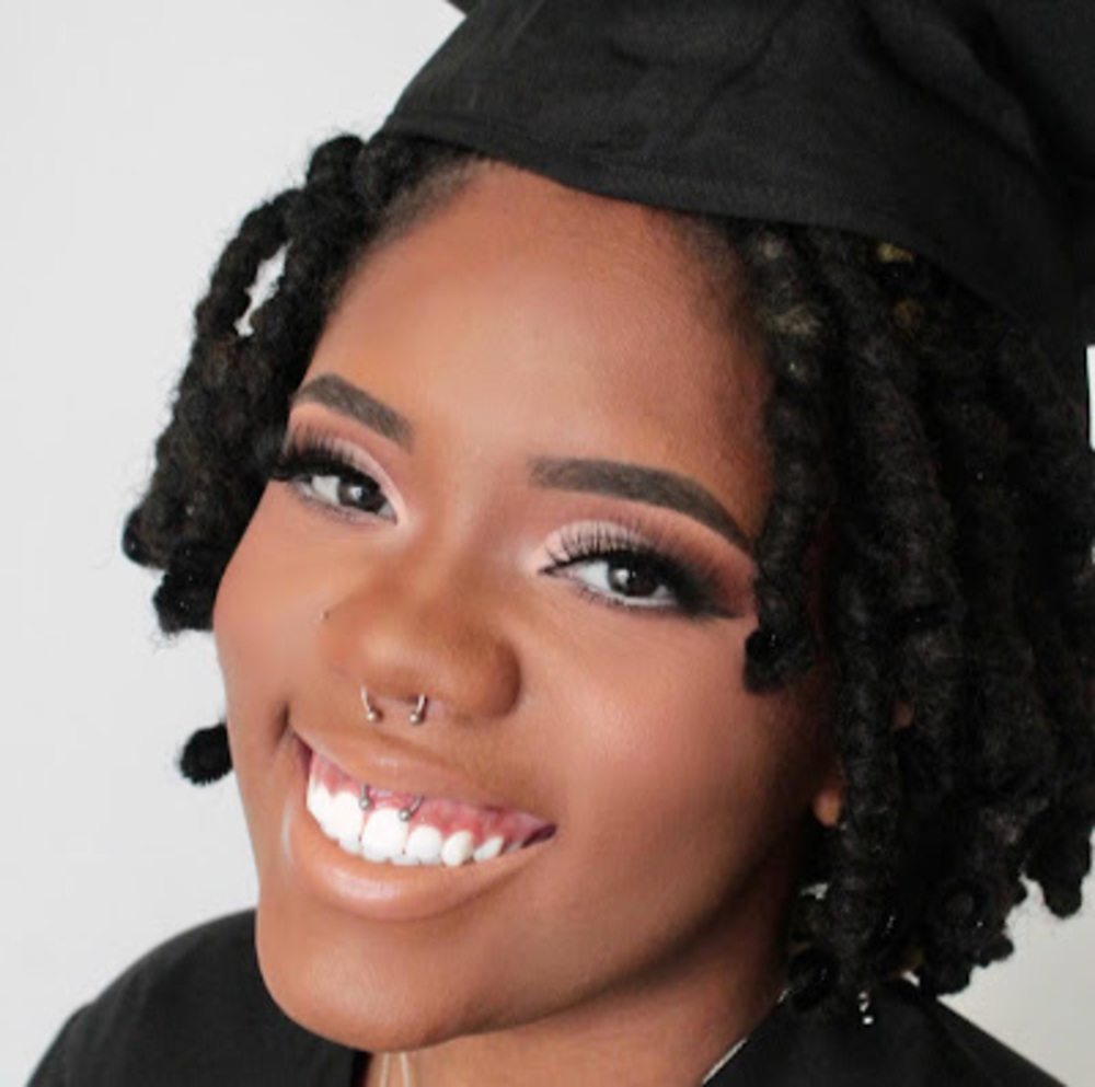 Meet your Posher, Tiffany